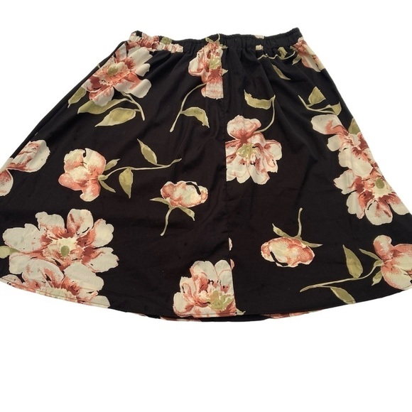 Plus size floral skirt size 4X black and pink elastic waist - Picture 2 of 4